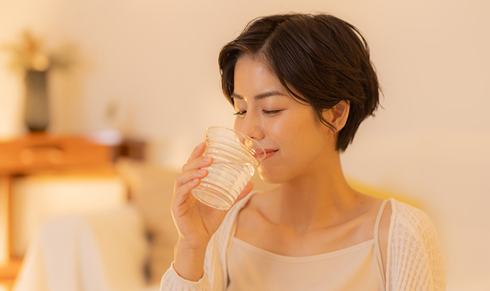 寝る前の水の飲み方は？