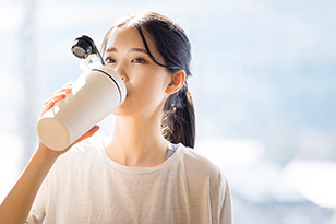 水に含まれる栄養素は種類によって違う？身体の中での水の役割も解説