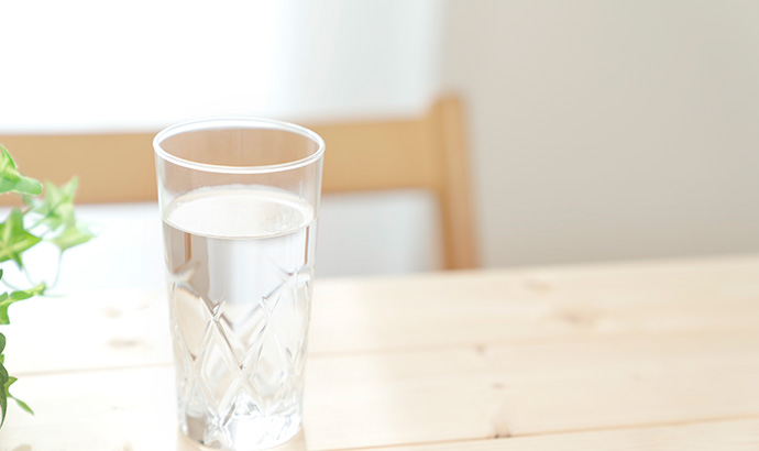 筋トレ中の飲み物は水がいい？