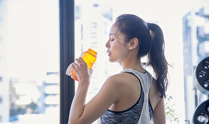 トレーニングする際の水分補給のタイミングや飲み方