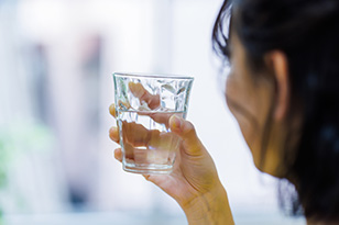 水が甘く感じるのはなぜ？水質や体調別の原因、正しい対処法を解説！