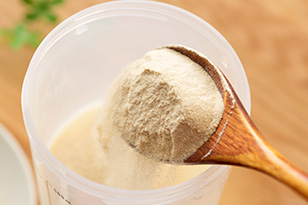 プロテインは牛乳とお水どちらで飲むのが良い?メリット・デメリットを紹介