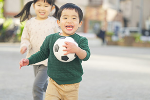 母乳とミルクで育った子に違いはあるのか?それぞれのメリット・デメリットを紹介