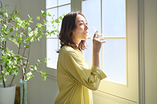 アルカリイオン水とは?効果や注意点、摂取しないほうがいい人について解説