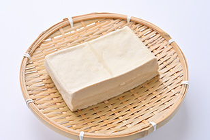 豆腐の水切り方法6選を紹介!キッチンペーパーがない場合の対処方法も