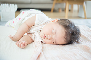 赤ちゃんの寝汗がびっしょり?理由と対策について解説