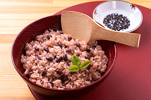 赤飯をおいしく炊飯器で炊くコツとは?わかりやすく解説!